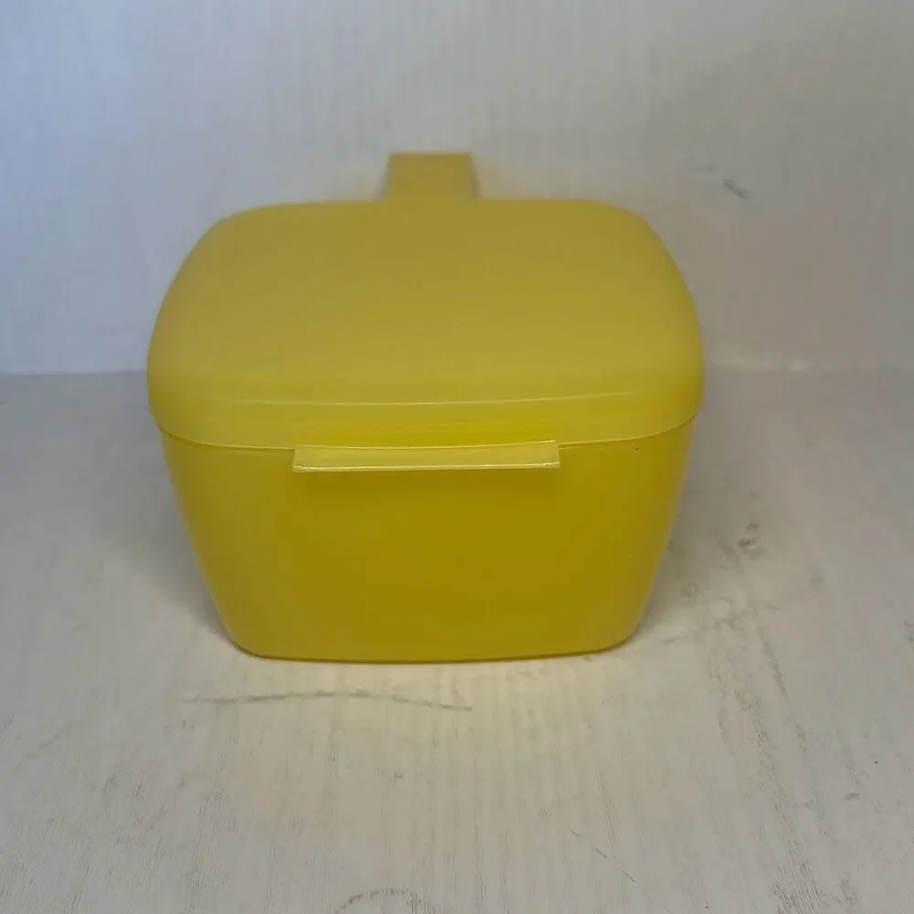 Tupperware Forget Me Not Hanging Cheese‎ Keeper Saver Container Yellow